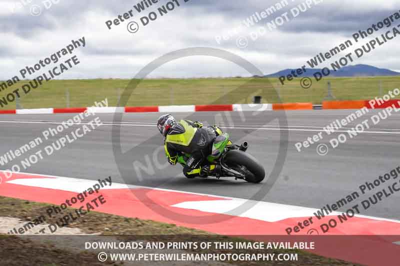 cadwell no limits trackday;cadwell park;cadwell park photographs;cadwell trackday photographs;enduro digital images;event digital images;eventdigitalimages;navarra;no limits trackdays;peter wileman photography;racing digital images;trackday digital images;trackday photos
